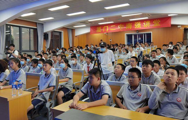 知识就是力量6·8世界海洋日公益讲座走进厦门二中(鼓浪屿校区)