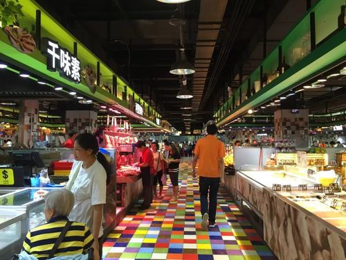 还以为是精品超市,其实不然本湾市场(原名小西湾菜市场),位于香港的小