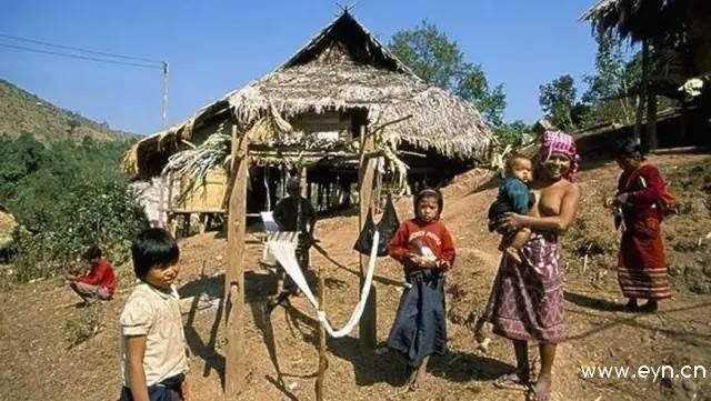 相当震惊的云南阿卡族的风俗.