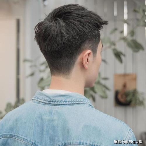 男生"两边铲光"发型清爽帅气,2020夏天这样剪,你就是最靓的仔