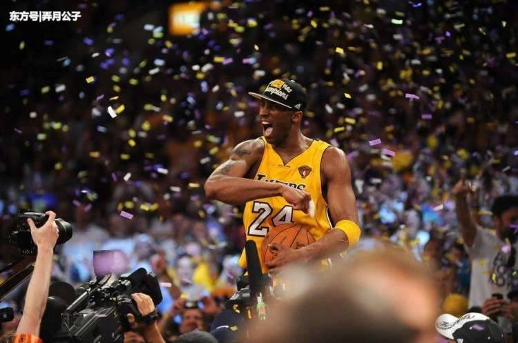 篮球 nba 正文  拉扯球衣,这也是科比常见的庆祝动作,小编记得最清楚