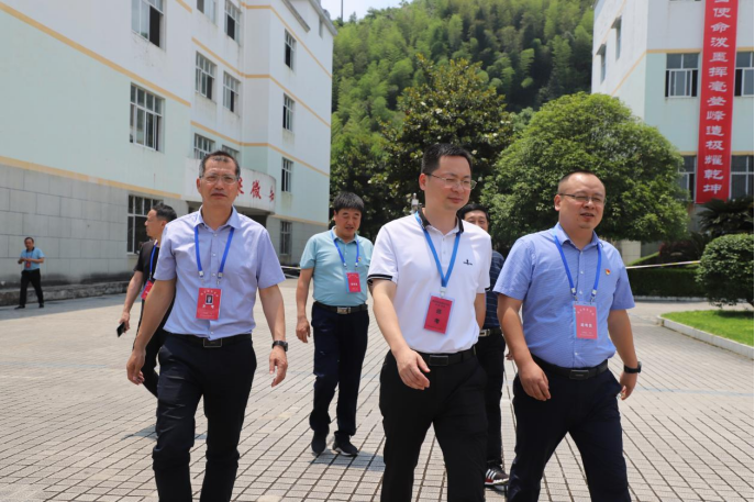 益阳安化:县委副书记周登高一行来校巡查高考组考工作