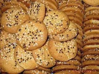 58元/斤 华英鸡腿:5.98元/斤 康得利散饼干:4.98元/斤 亲亲小鱼果:1