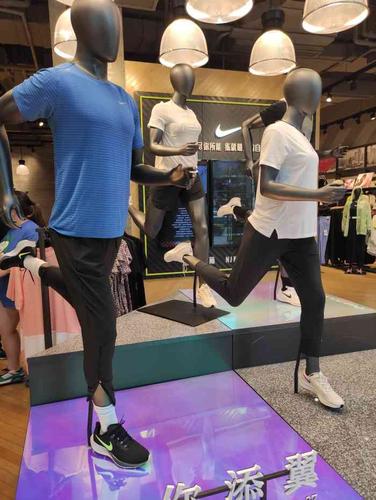 耐克justdoit(八一广场店)-"简直不要太意外,昨天和好