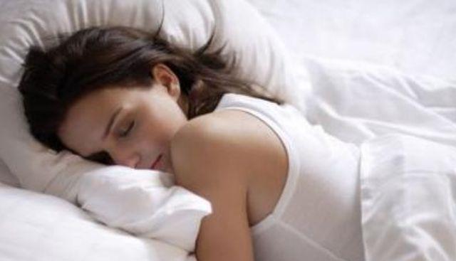 女性睡觉时要不要穿内衣和内裤答案或和你想的不一样