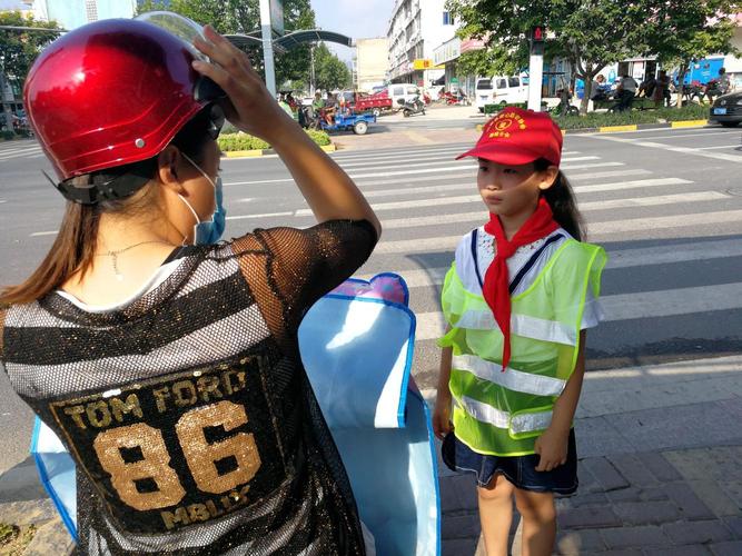 浙江仙居: 小小交通志愿者 争当文明劝导员