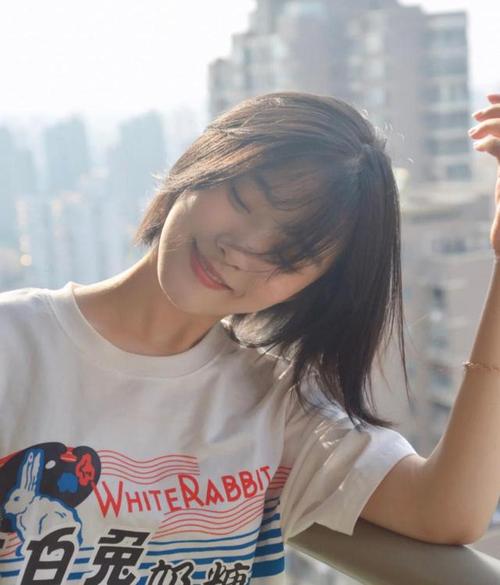 秋冬都在"剪短发",超a女神范更有气质,基本都逃不出这4款发型