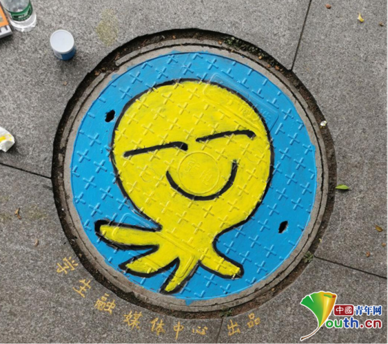 高校可可爱爱的涂鸦井盖火了