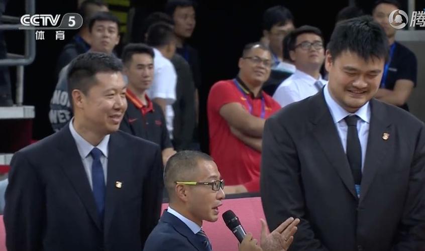 于嘉叫易建联对后辈说两句,有谁注意到姚明这