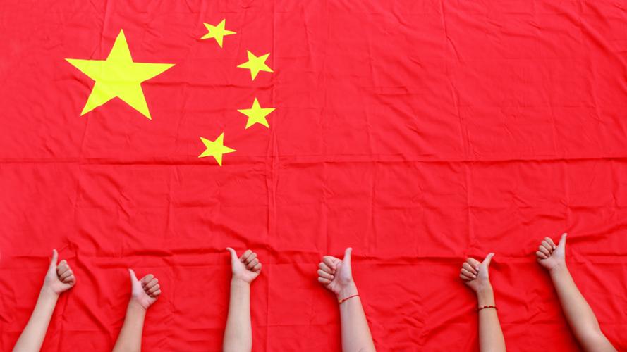 我与国旗合影一起为祖国送祝福