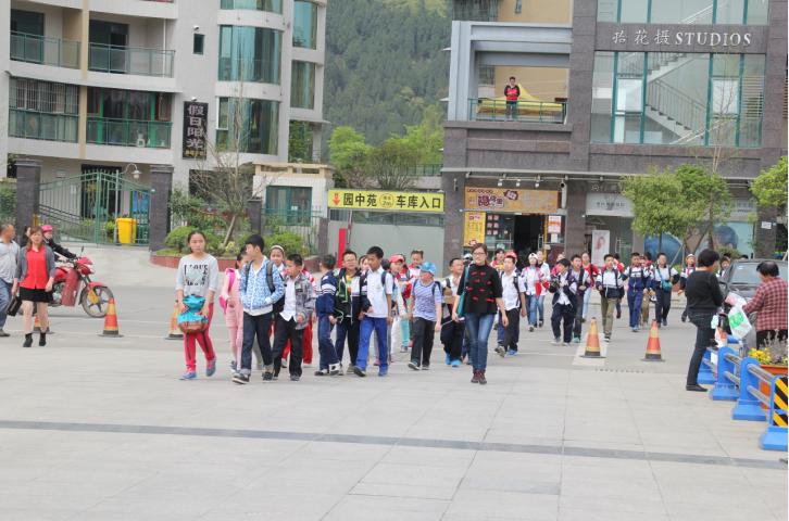 广元市利州区北街小学毕业班同学莅临我校参观考察纪实走