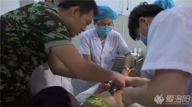 痛!广西一12岁男孩"小鸡鸡"被拉链"咬"住,医生都没招了