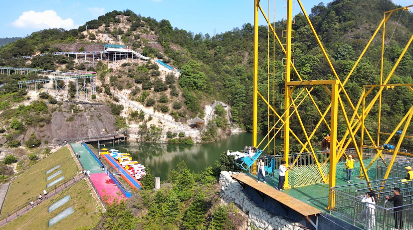 玻璃滑道,悬崖秋千,水上威亚……永康这个新景区火了!