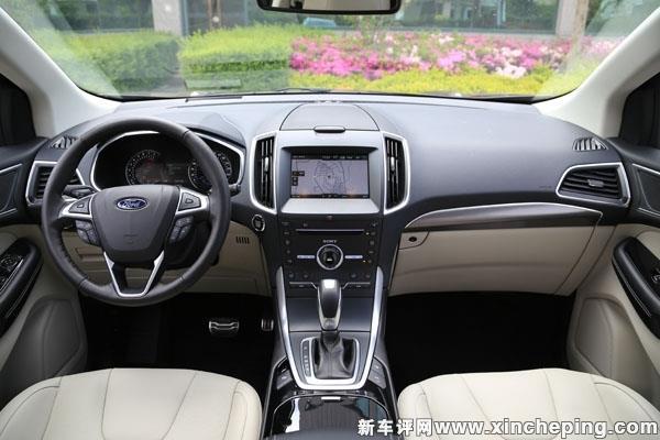 碰撞预警和语音识别都通通出现,sony标识依然占据中控台最明显的位置