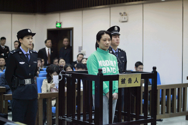 图为被告人在庭审现场.据温州法院网消息,乐