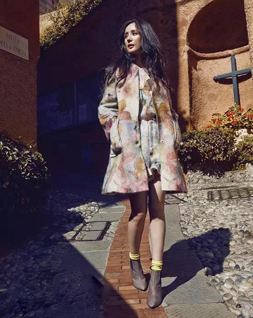 此番携手杨幂,回溯至品牌缪斯之地——意大利利维拉区域的小镇群落