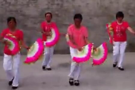 美观不美观广场舞扇子舞 曲河庄村老年舞蹈