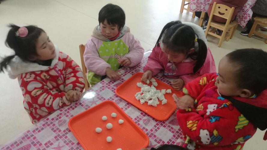 "赏花灯品汤圆,过快乐元宵节"——岔北幼儿园嘟嘟小班"欢乐元宵节活动