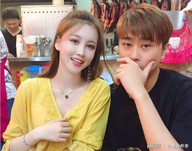 骚男离婚抛弃糟糠之妻对比主播卢本伟难怪赵梦玥不离不弃