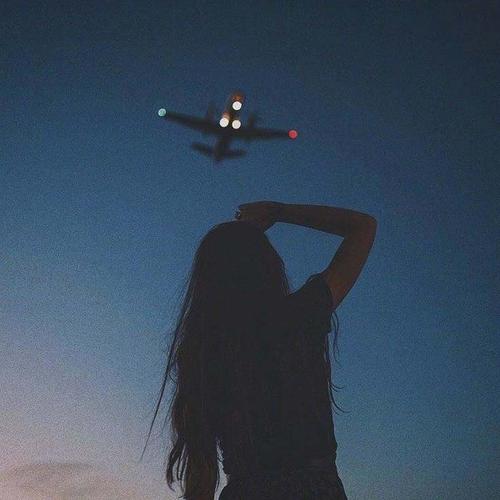 唯美个性女生头像图片晚上抬头看飞机图片女生背影图片唯美