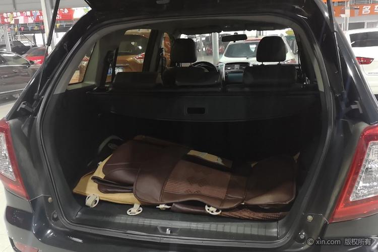 力帆汽车x60后备箱