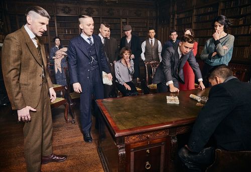 斯里安·墨菲将饰演一名严酷的黑帮份子tommy shelby ,是宗族兄弟的