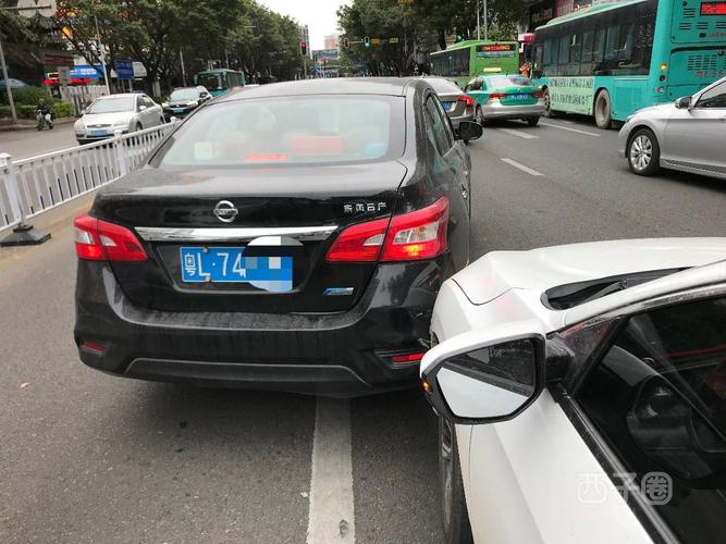 网友来评理:东平市场被强行加塞,导致刮蹭,责任归谁