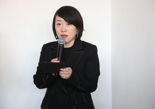 今日美术馆学术副馆长晏燕女士主持开幕仪式