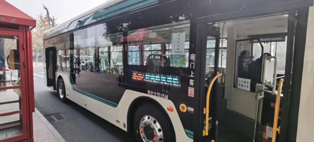 全新46路新能源车今起亮相上海街头容量更大科技感更强