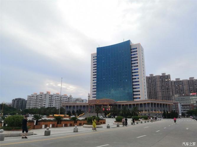 石狮人民广场散散步再去看看世茂摩天轮