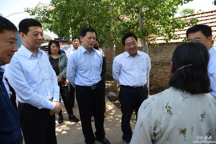 县委书记薛峰,县委副书记,县长陈永生,县政协主席张道胜等一同参加.