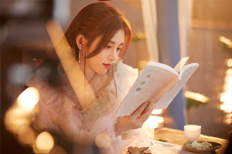 鞠婧祎纱裙甜美高清桌面壁纸