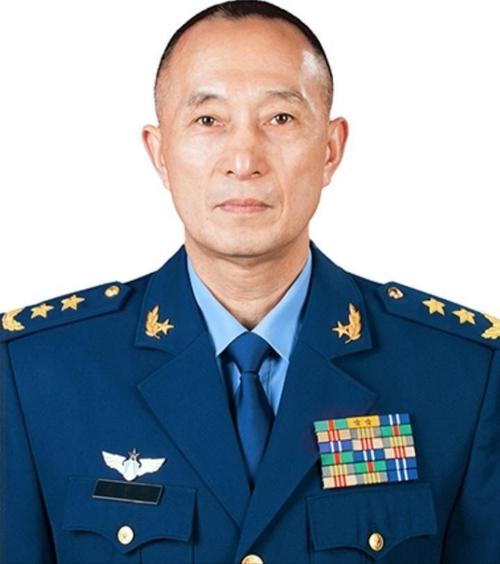 丁来杭空军上将: 空军司令 (暂无上将图片)