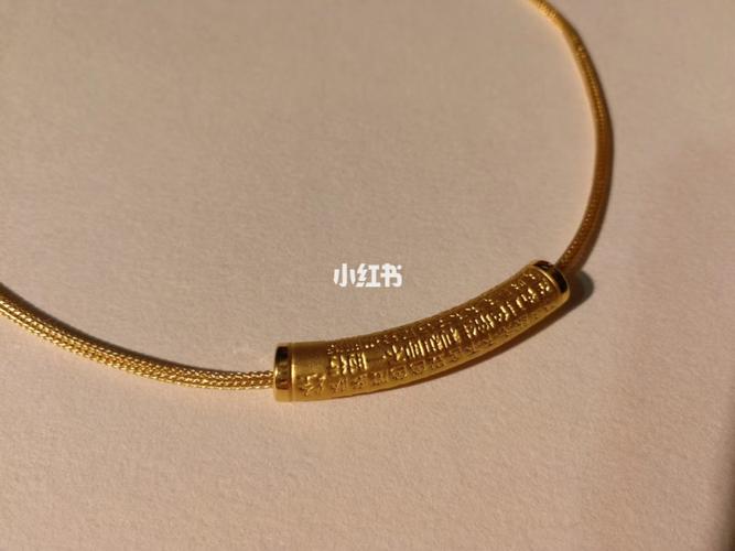 足金心经锁骨链也是极有风格的_足金_锁骨链_时尚_配饰
