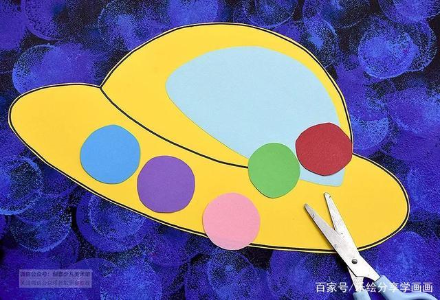 沿着边框将画好的飞船剪下来 粘贴衬托在背景卡纸上