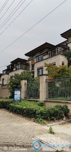 锦绣江南 联排别墅 399平方 2车位 前后大院子 别墅 578万元 风水好