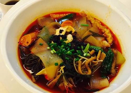 冬天是否厌倦了吃小面 那试试冒菜吧