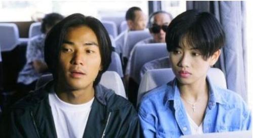 很多花旦都是他钦点的,   他将陈松伶和郑伊健钦点为"金童玉女",重点