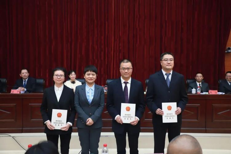 南岸区十八届人大常委会第四十二次会议