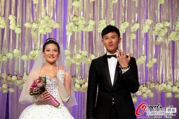 鲁能太太团"白富美"多 杜威迷恋女主播(组图)