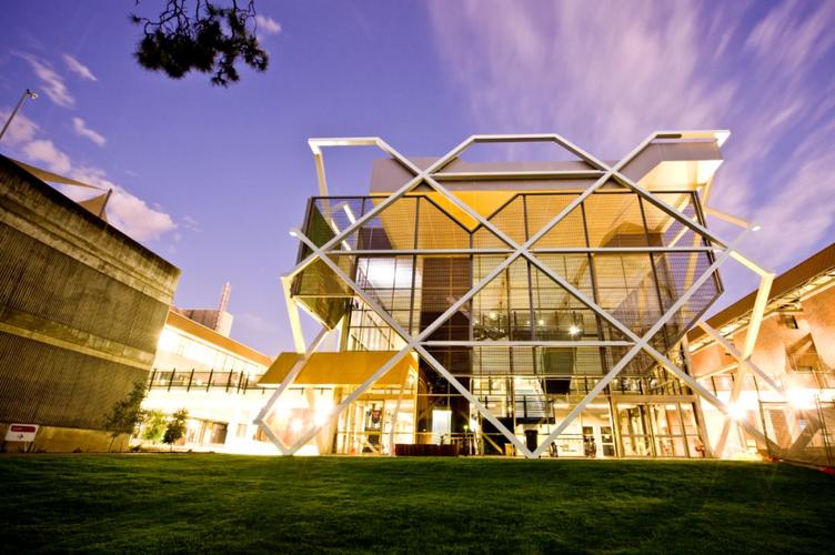 不过是选错了地方._珀斯