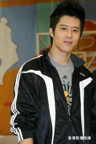 吴尊和胡宇崴是朋友吗?那个帅