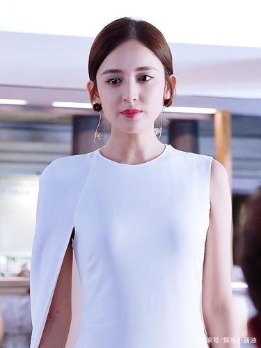 古力娜扎也太太太太太美了,《归还世界给你》每套衣服都好洋气!