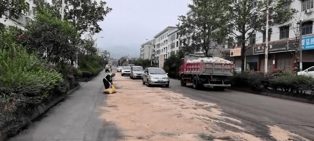 6月19日下午,冷水江市公路建设养护中心接禾青镇政府情况反映,称s235