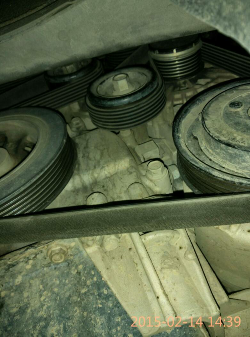 现代圣达菲2.7发电机皮带图解法