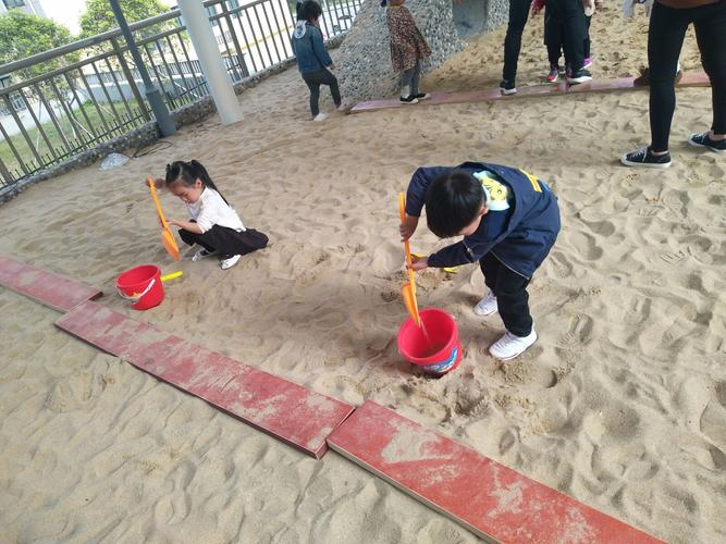 新丝路幼儿园托班段体能沙地比赛