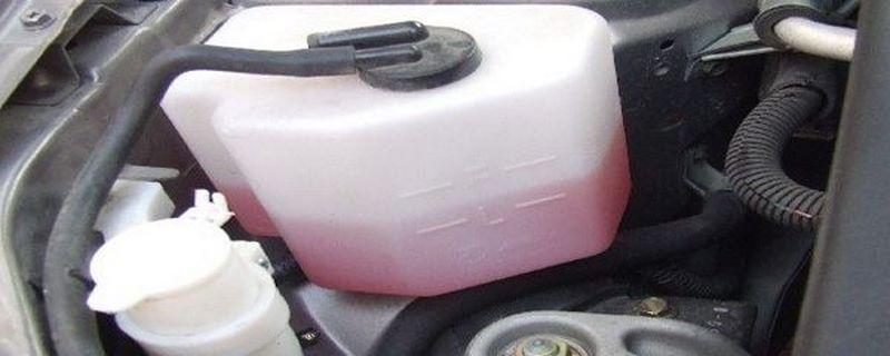 汽车发动机水箱在哪里