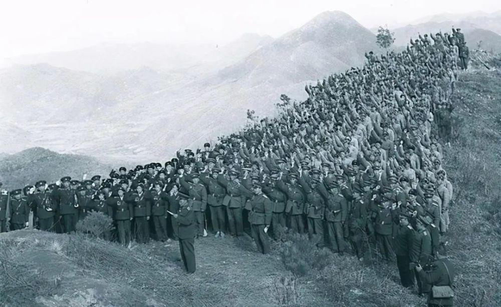 志愿军回国:向牺牲的战友告别!