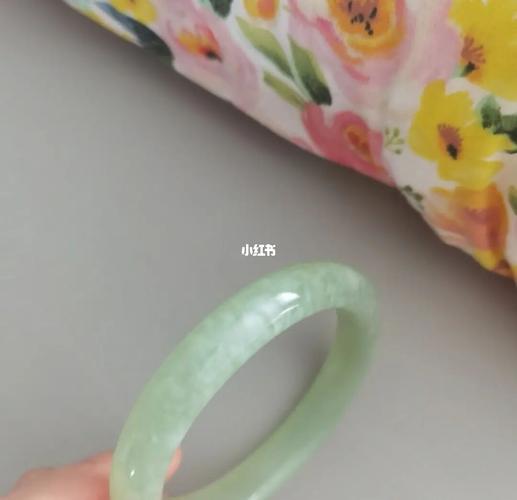 关于岫玉跑水能到啥程度_手镯_镯子_时尚_配饰_首饰