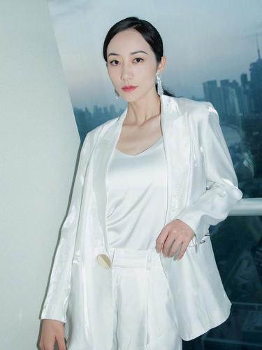 没有比韩雪完美的女人!38岁还带着"少女"光环,出门只涂口红